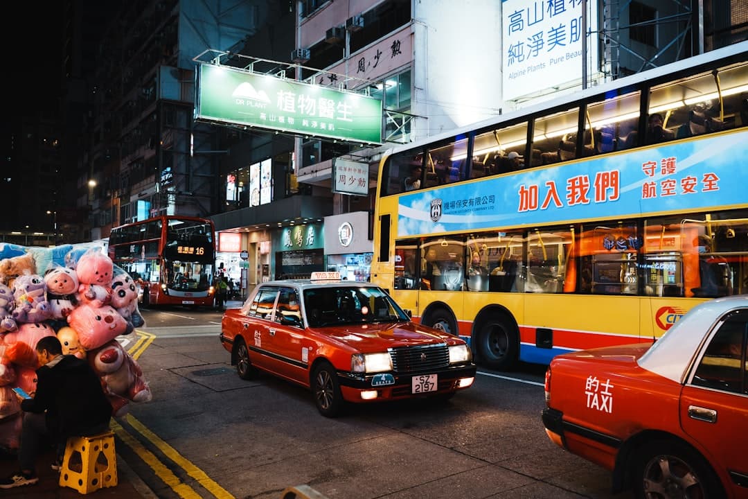 香港街頭夜景——集體主義文化下拒絕別人的壓力
